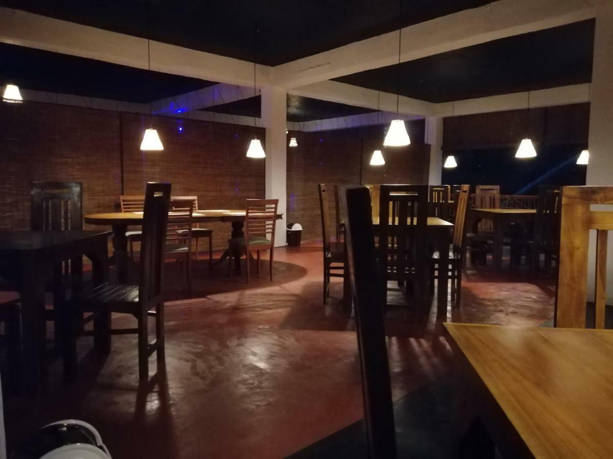 Macnara Travellers Inn راتنابورا المظهر الخارجي الصورة