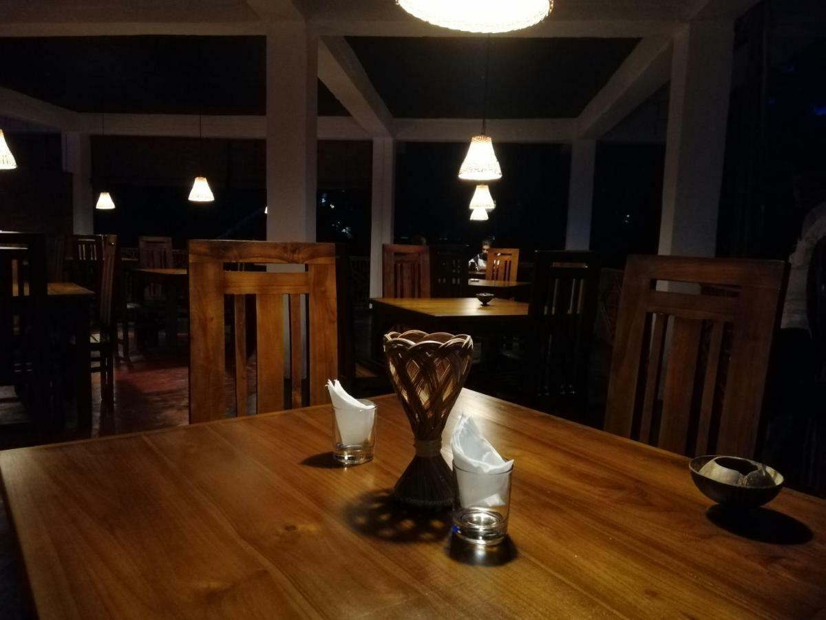 Macnara Travellers Inn راتنابورا المظهر الخارجي الصورة