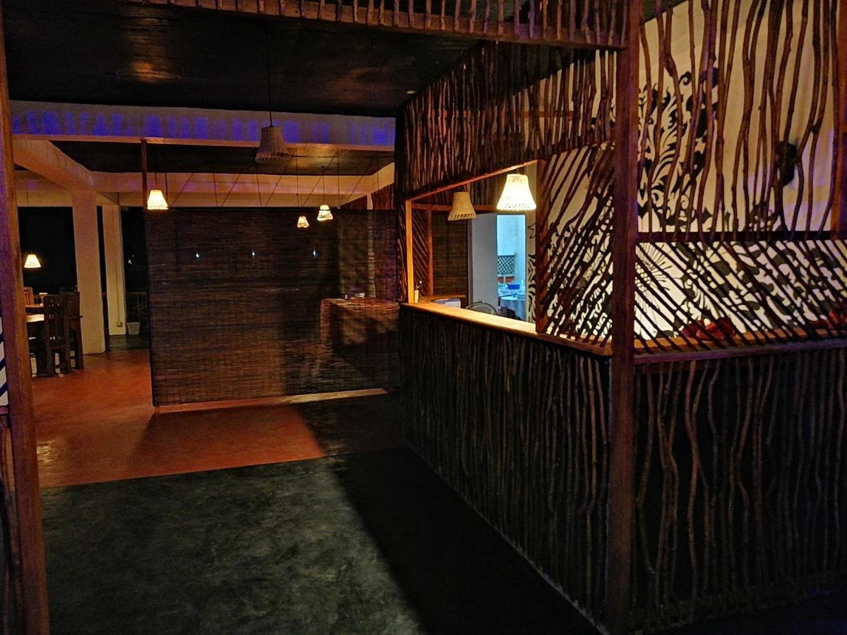 Macnara Travellers Inn راتنابورا المظهر الخارجي الصورة